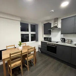 https://charming-modern-apartment-near-london-heathrow.brighton-hotels-england.com